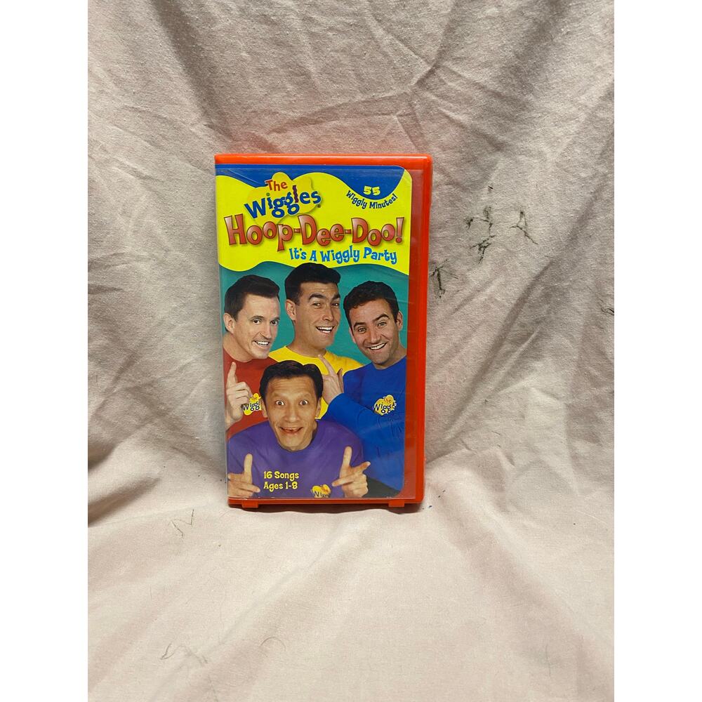 The Wiggles Hoop-Dee-Doo! A Wiggly Party (VHS, 2002) 16 Songs Red Hard Clamshell